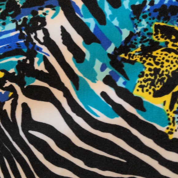 Lovely printed skirt size large - Picture 6 of 9